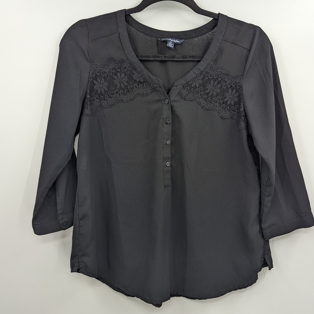 AMERICAN EAGLE Lace Detail Pleated Back 3/4 Sleeve Top